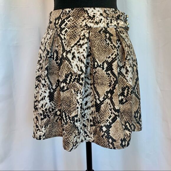 Missguided NWT Brown Tan Snake Print Pleated Mini Skirt size 2 - Picture 6 of 16